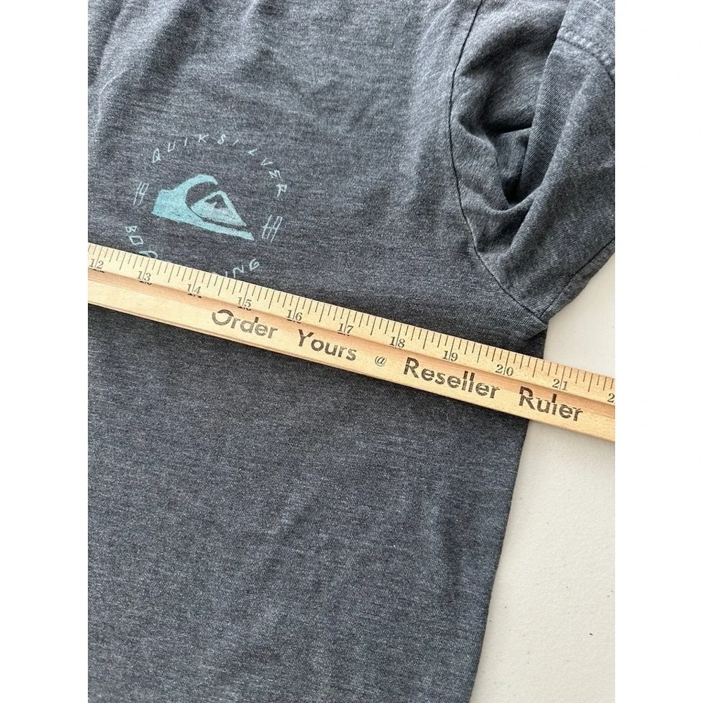 Y2K Quiksilver T-Shirt Medium Gray Grunge Skater Surf Logo Tee HOLES Distressed